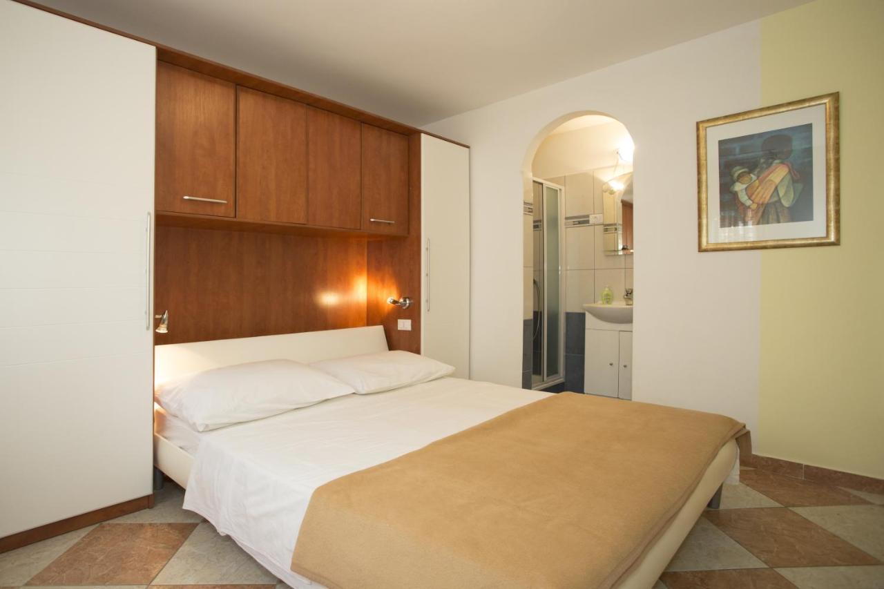 Apartments By The Sea Mavarstica, Ciovo - 12696 Trogir Eksteriør billede