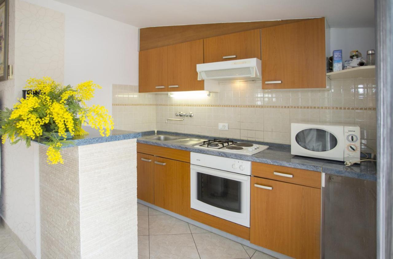 Apartments By The Sea Mavarstica, Ciovo - 12696 Trogir Eksteriør billede