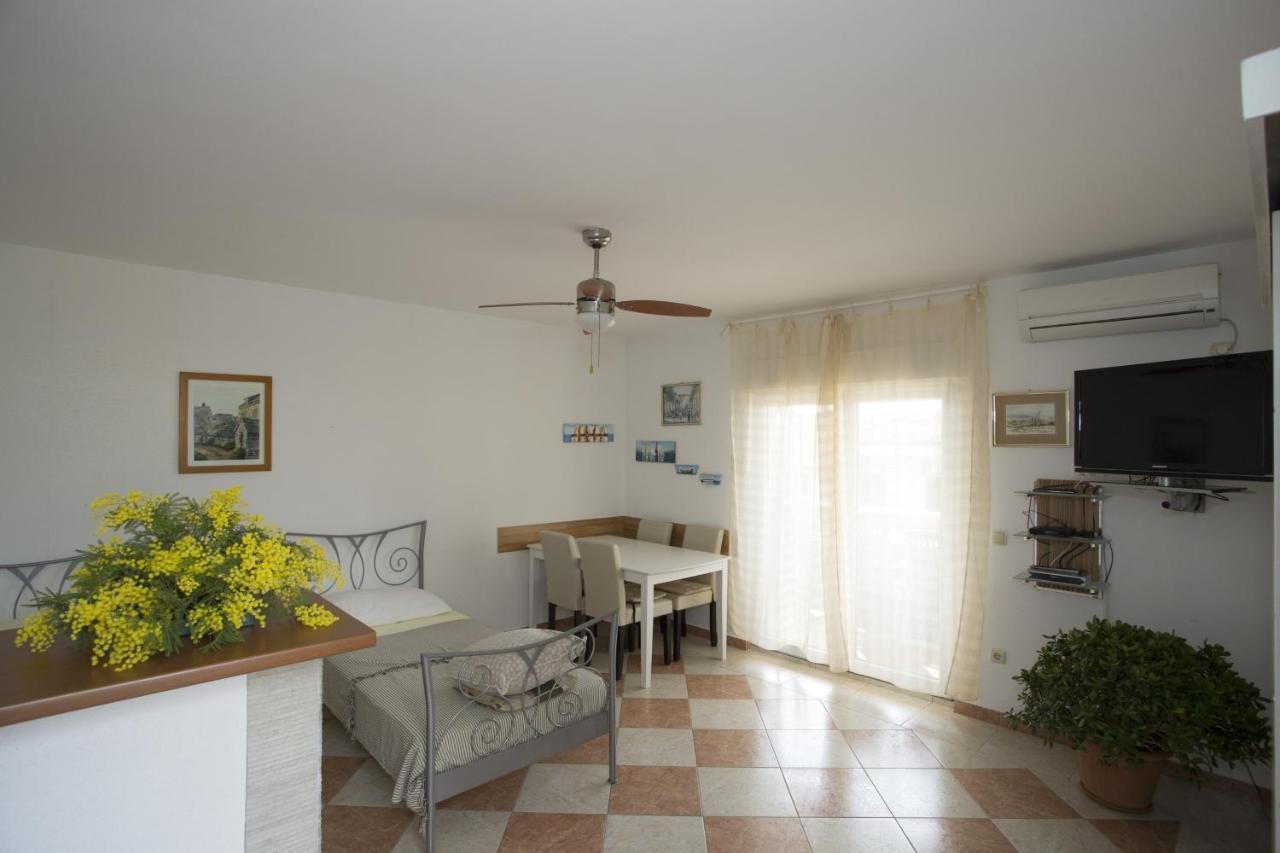Apartments By The Sea Mavarstica, Ciovo - 12696 Trogir Eksteriør billede